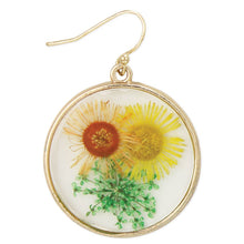 Load image into Gallery viewer, Yellow Dried Flower Gold Round Earrings