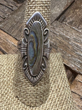 Load image into Gallery viewer, Vintage Sterling Abalone Ring