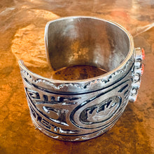 Load image into Gallery viewer, Hopi Sand Cast Cuff with Spiny Oyster