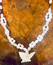 Load image into Gallery viewer, Vintage Shell Bird Pendant Necklace