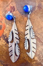 Load image into Gallery viewer, Vintage Dangle Feather Earrings