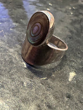 Load image into Gallery viewer, Vintage Oval Abalone Ring