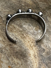 Load image into Gallery viewer, Vintage Sterling Navajo Black Onyx Cuff