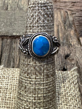 Load image into Gallery viewer, Vintage Navajo Turquoise w/leaf and flower detail Ring