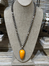 Load image into Gallery viewer, Vintage Butterscotch Jasper Navajo Pearl Necklace