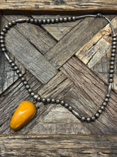 Load image into Gallery viewer, Vintage Butterscotch Jasper Navajo Pearl Necklace