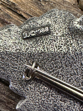 Load image into Gallery viewer, Vintage Coyote Brooch