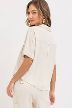 Load image into Gallery viewer, Linen Blend Button Down Top