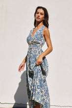 Load image into Gallery viewer, Scalloped Lace Maxi Dress