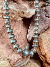Load image into Gallery viewer, Vintage Navajo Pearls necklace-19"