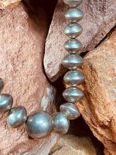 Load image into Gallery viewer, Vintage Navajo Pearls necklace-19"