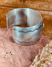 Load image into Gallery viewer, Navajo Native American sterling silver shadowbox cuff bracelet