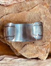 Load image into Gallery viewer, Navajo Native American sterling silver shadowbox cuff bracelet