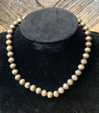 Load image into Gallery viewer, Vintage Navajo Pearls