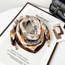 Load image into Gallery viewer, Magnetic Print Triangle Scarf
