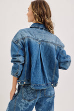 Load image into Gallery viewer, Floral Print Denim Barrel Jean
