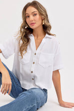 Load image into Gallery viewer, Linen Blend Button Down Top
