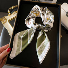 Load image into Gallery viewer, Silky Butterfly Print Scarf
