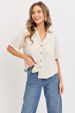 Load image into Gallery viewer, Linen Blend Button Down Top

