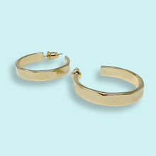 Load image into Gallery viewer, Faceted Round Gold Hoop Earrings
