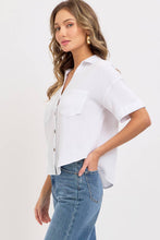 Load image into Gallery viewer, Linen Blend Button Down Top
