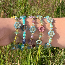 Load image into Gallery viewer, Flower Elastic Bracelet
