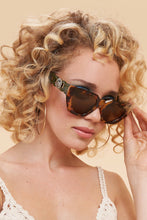 Load image into Gallery viewer, Luxe Zelia Sunglasses - Tortoiseshell/Olive
