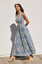 Load image into Gallery viewer, Scalloped Lace Maxi Dress
