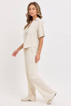 Load image into Gallery viewer, Linen Blend Button Down Top
