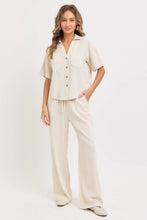 Load image into Gallery viewer, Linen Blend Button Down Top

