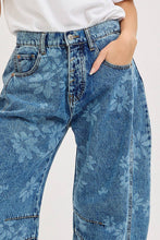 Load image into Gallery viewer, Floral Print Denim Barrel Jean
