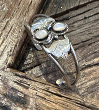 Load image into Gallery viewer, Vintage Navajo Mother of Pearl Cuff
