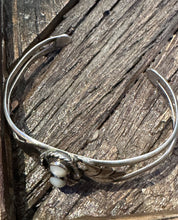 Load image into Gallery viewer, Vintage Navajo Mother of Pearl Cuff
