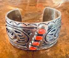 Load image into Gallery viewer, Hopi Sand Cast Cuff with Spiny Oyster
