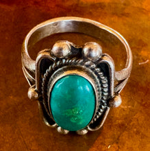 Load image into Gallery viewer, Vintage Oval Turquoise Ring
