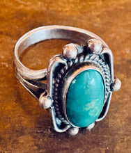 Load image into Gallery viewer, Vintage Oval Turquoise Ring
