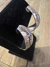 Load image into Gallery viewer, Vintage  Navajo Sterling Earrings
