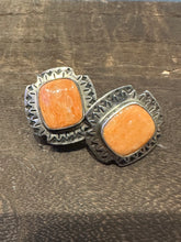 Load image into Gallery viewer, Vintage Spiny Oyster Earrings
