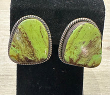 Load image into Gallery viewer, Vintage Navajo-style Sterling Green Gaspeite
