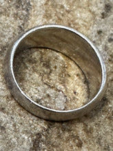 Load image into Gallery viewer, Vintage Sterling Silver Mother-of-Pearl Inlay Signet-Style Ring
