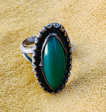 Load image into Gallery viewer, Vintage Malachite Ring
