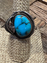 Load image into Gallery viewer, Vintage Turquoise Rope &amp; Leaf Ring
