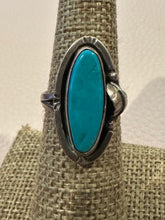Load image into Gallery viewer, Vintage Turquoise Oval Ring
