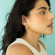 Load image into Gallery viewer, Faceted Round Gold Hoop Earrings
