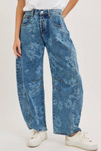 Load image into Gallery viewer, Floral Print Denim Barrel Jean
