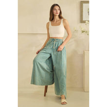 Load image into Gallery viewer, Pintuck Wide Leg Pant
