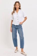 Load image into Gallery viewer, Linen Blend Button Down Top
