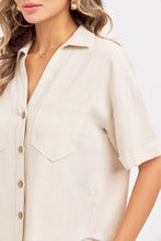 Load image into Gallery viewer, Linen Blend Button Down Top
