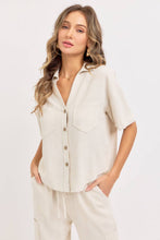 Load image into Gallery viewer, Linen Blend Button Down Top
