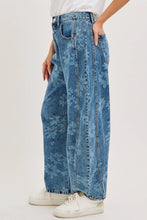 Load image into Gallery viewer, Floral Print Denim Barrel Jean
